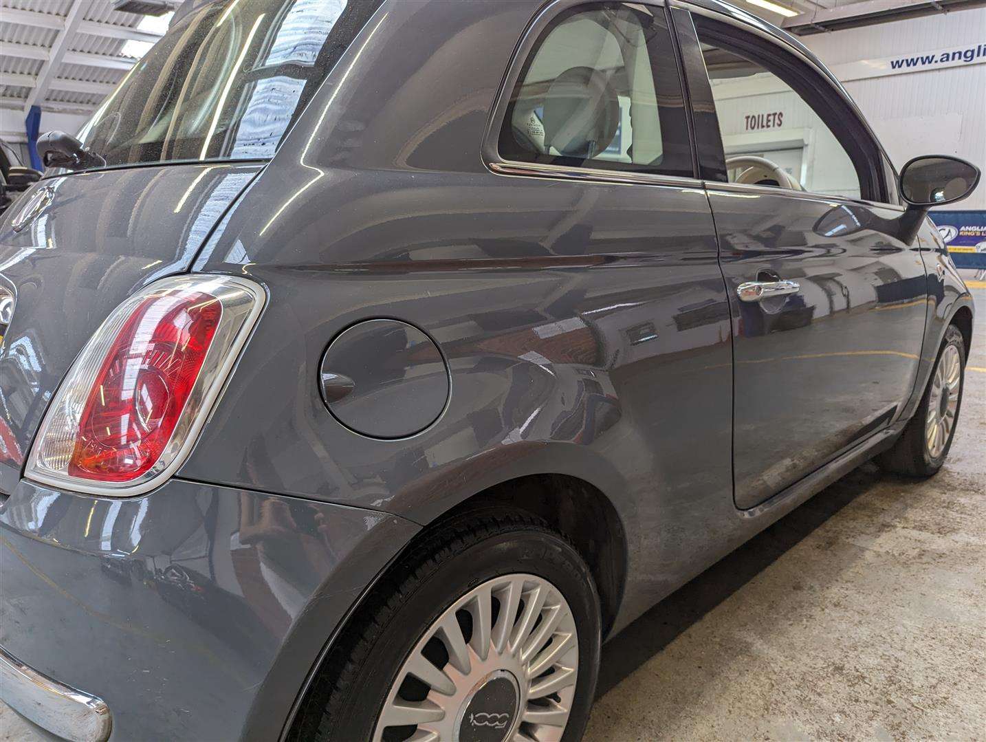 <p>2011 FIAT 500 LOUNGE</p>