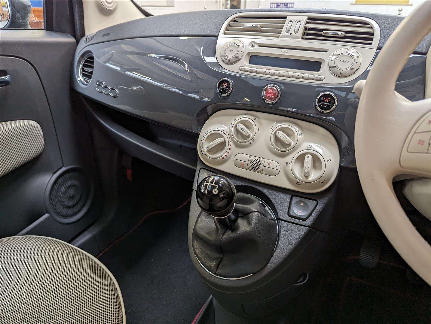 <p>2011 FIAT 500 LOUNGE</p>