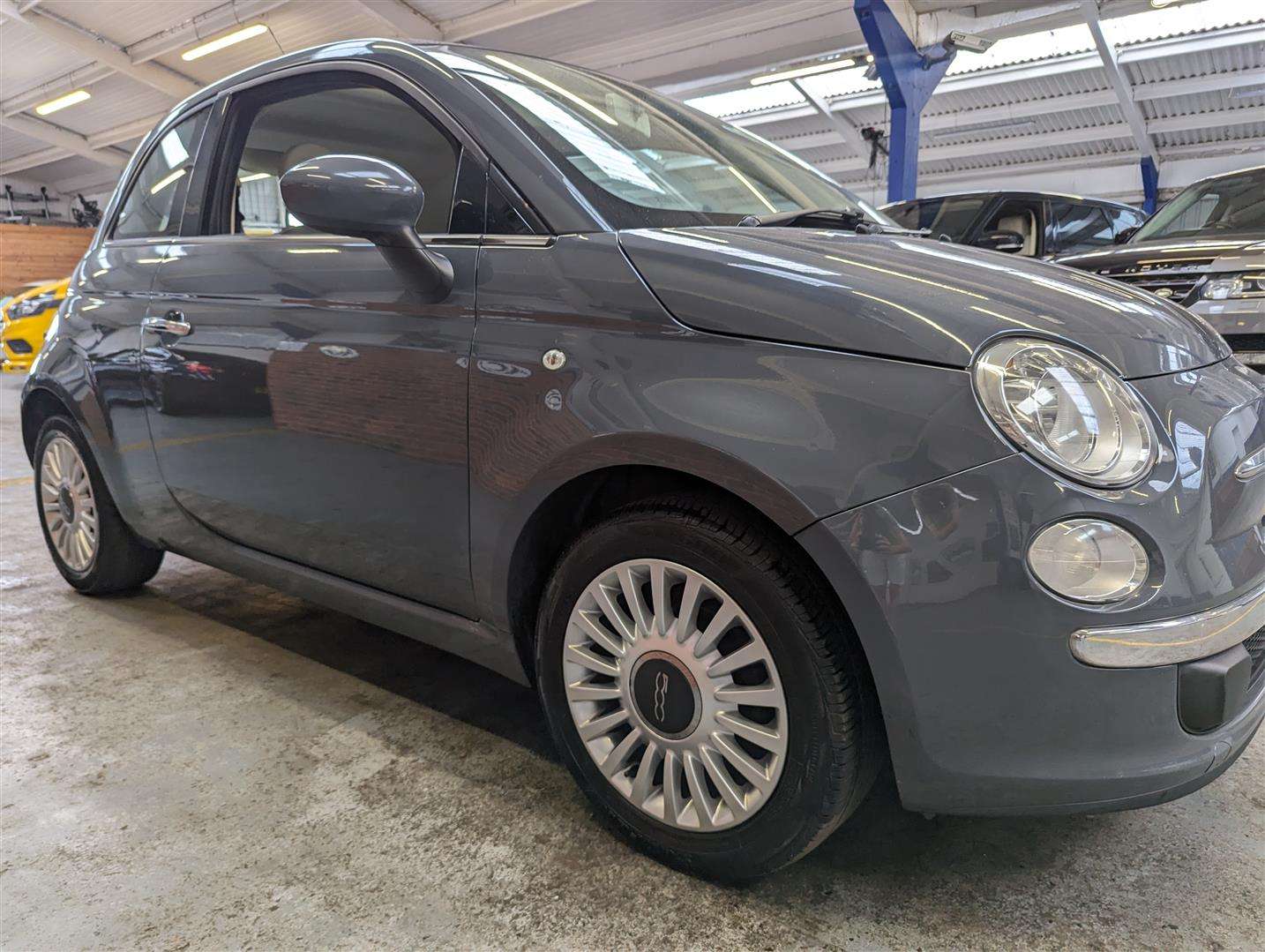 <p>2011 FIAT 500 LOUNGE</p>