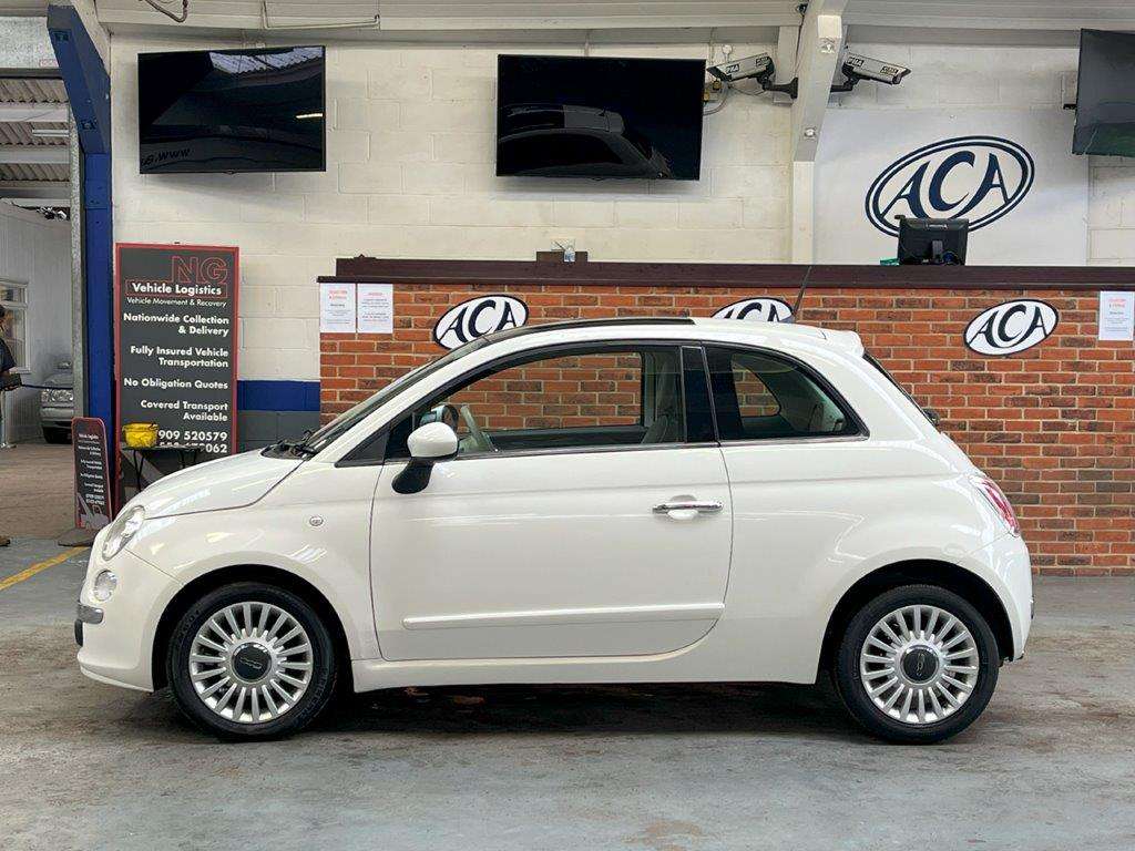 <p>2015 FIAT 500 LOUNGE</p>