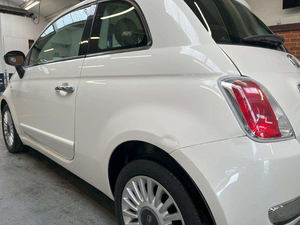 <p>2015 FIAT 500 LOUNGE</p>