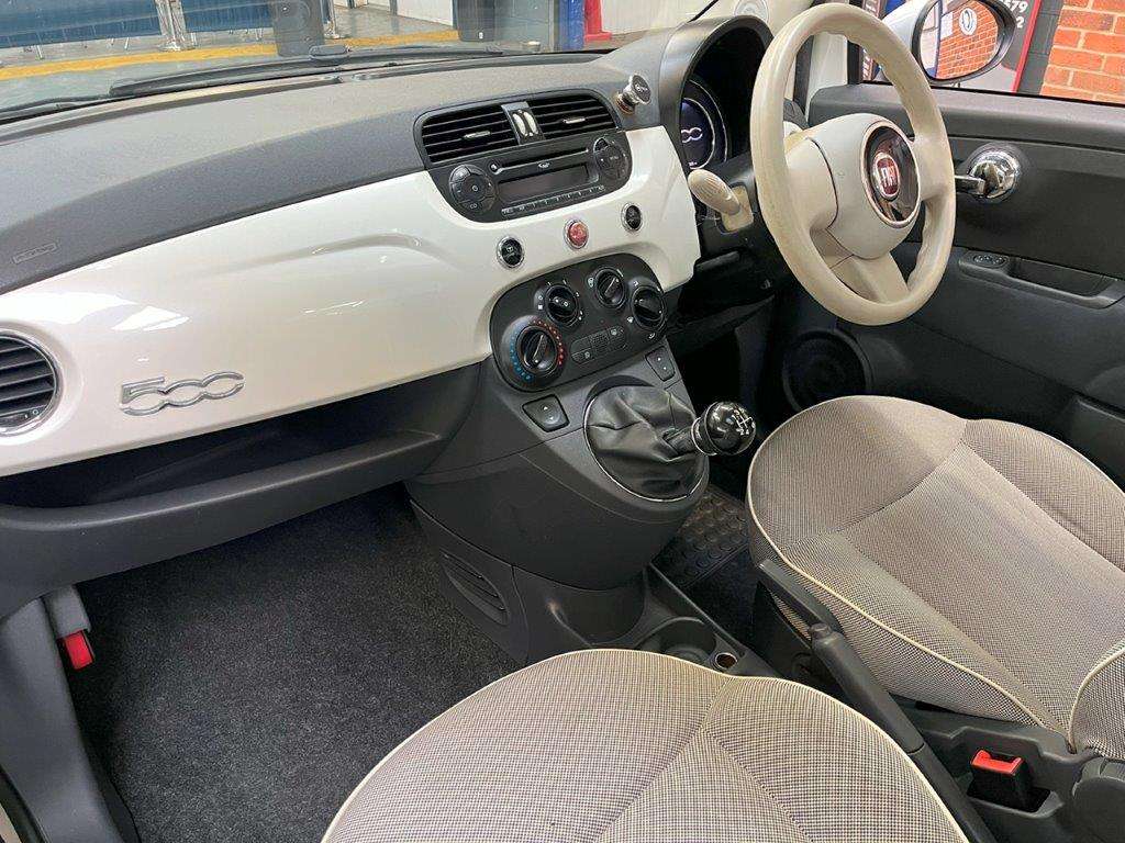 <p>2015 FIAT 500 LOUNGE</p>