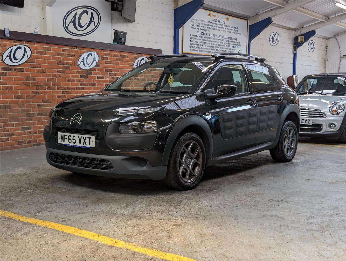 <p>2015 CITROEN C4 CACTUS FEEL BLUEHDI</p>