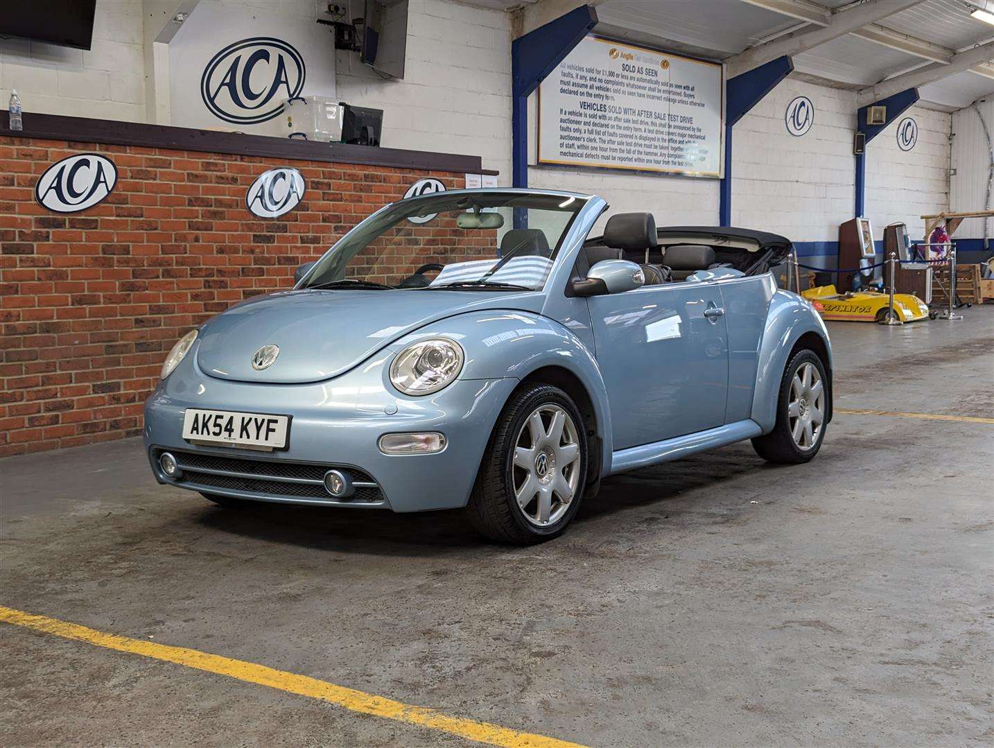 <p>2004 VOLKSWAGEN BEETLE CABRIOLET</p>