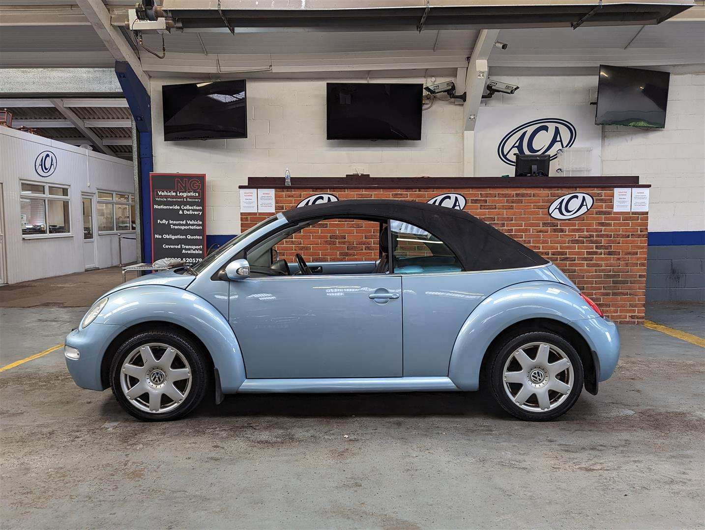 <p>2004 VOLKSWAGEN BEETLE CABRIOLET</p>