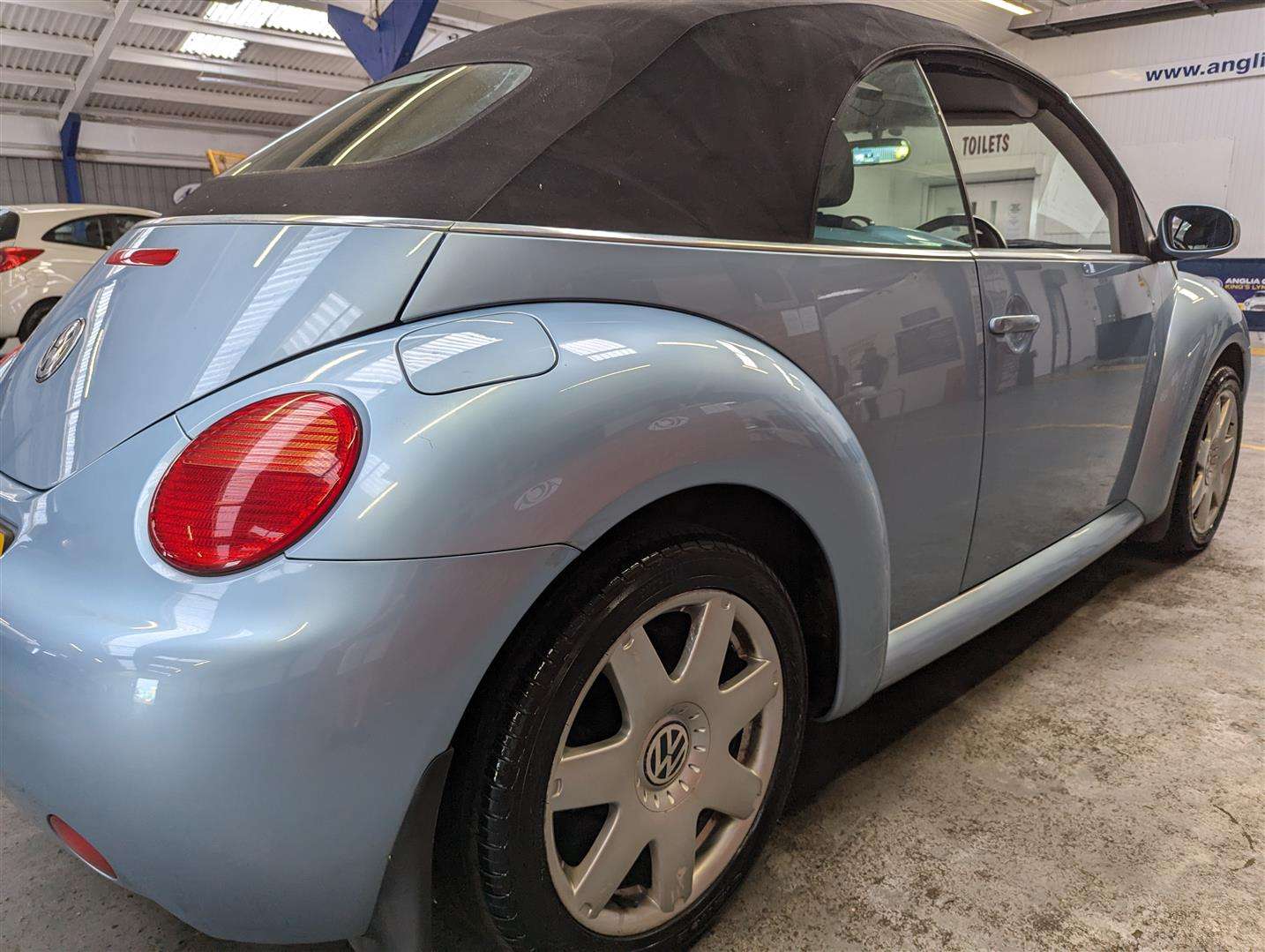 <p>2004 VOLKSWAGEN BEETLE CABRIOLET</p>