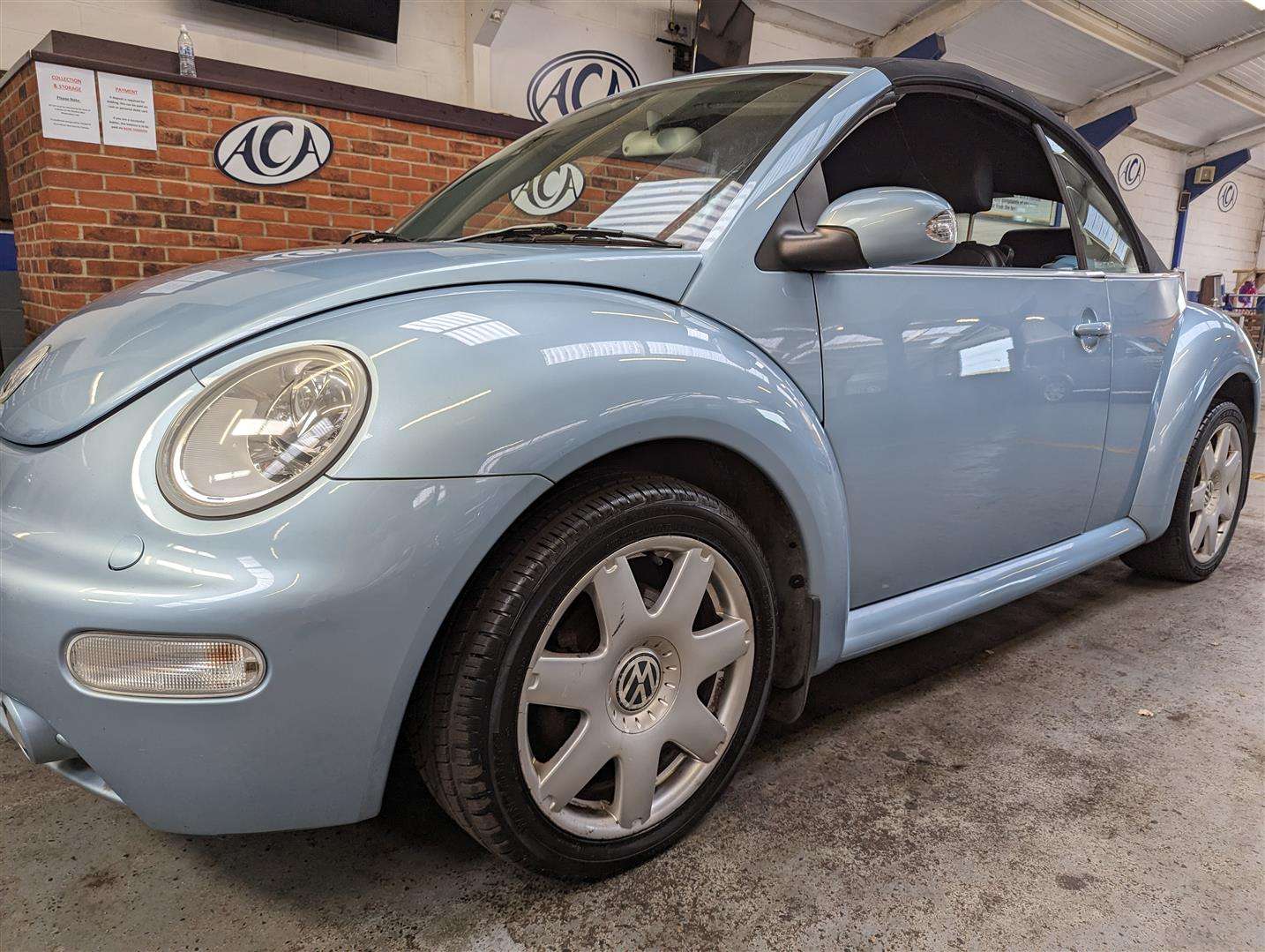 <p>2004 VOLKSWAGEN BEETLE CABRIOLET</p>