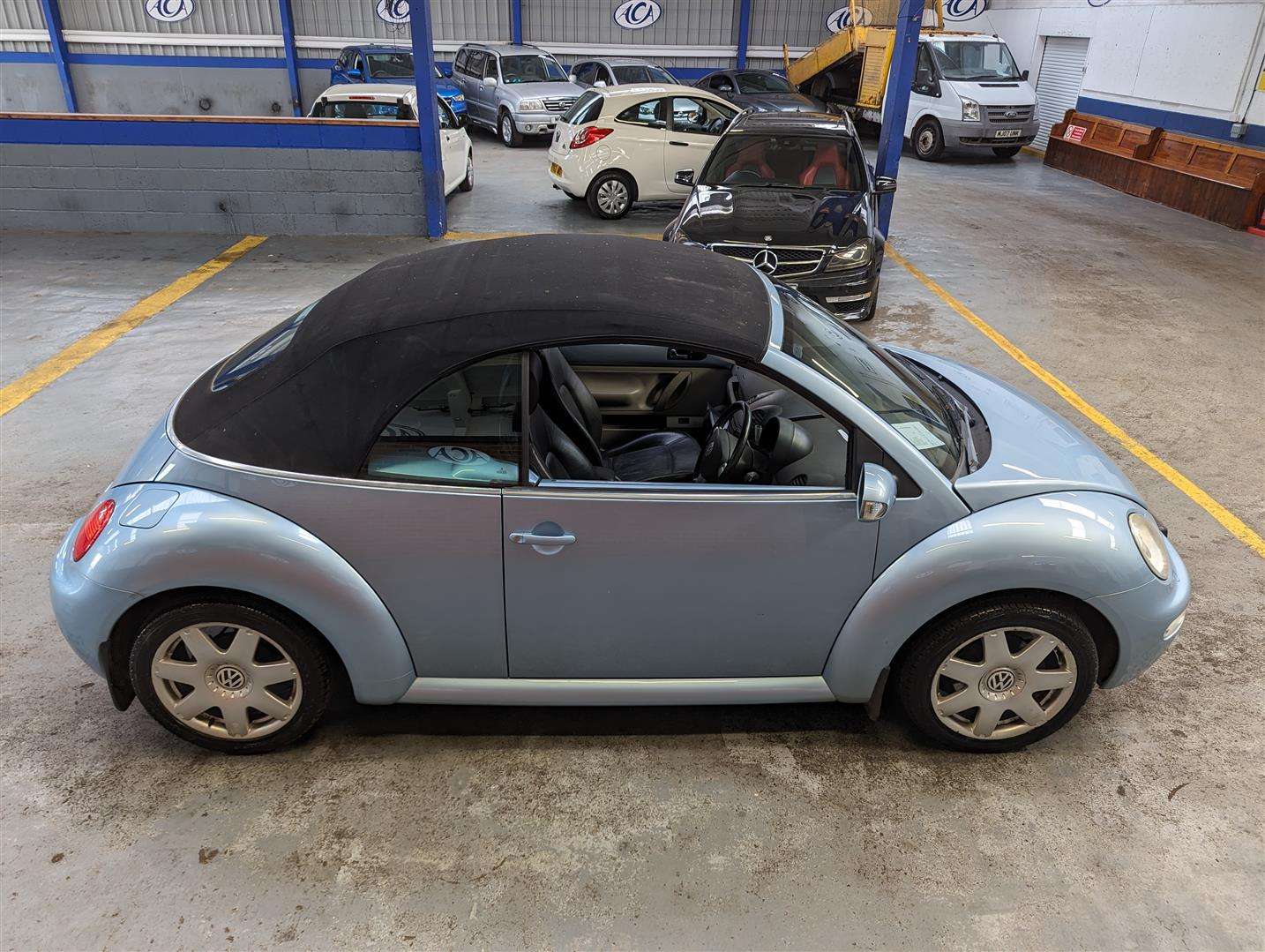 <p>2004 VOLKSWAGEN BEETLE CABRIOLET</p>