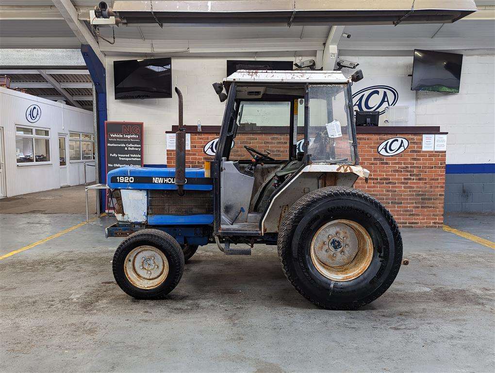 <p>2001 NEW HOLLAND</p>