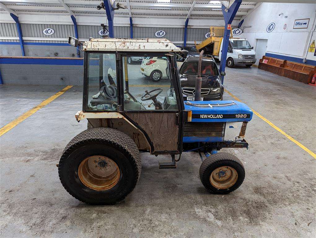 <p>2001 NEW HOLLAND</p>