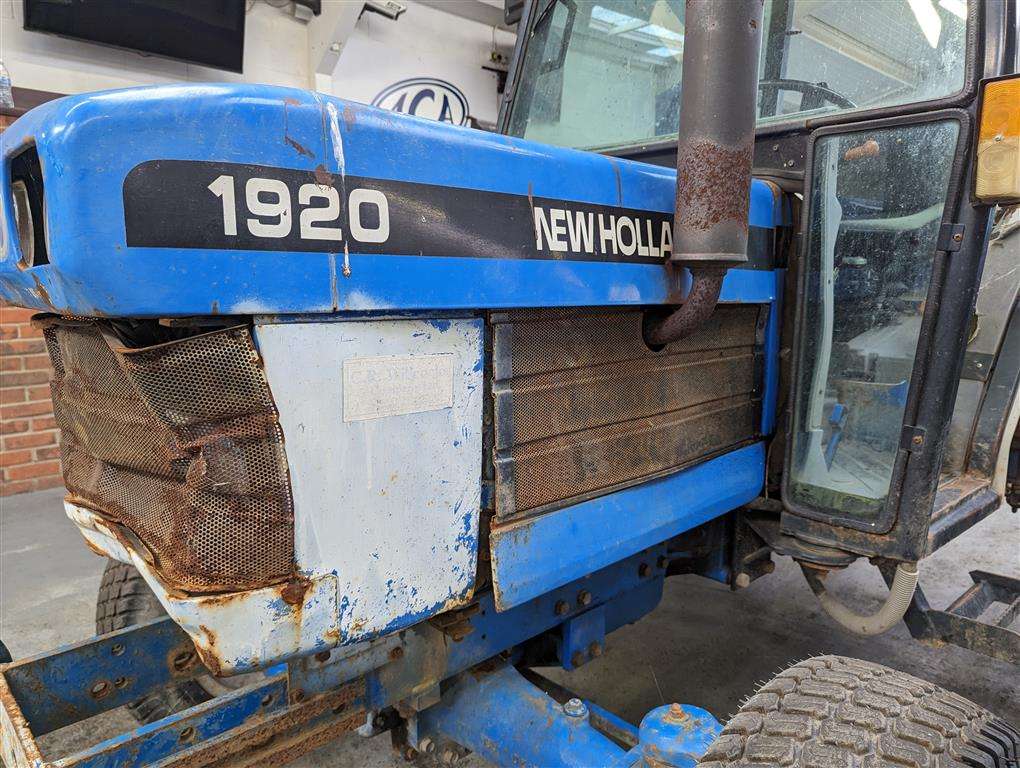 <p>2001 NEW HOLLAND</p>