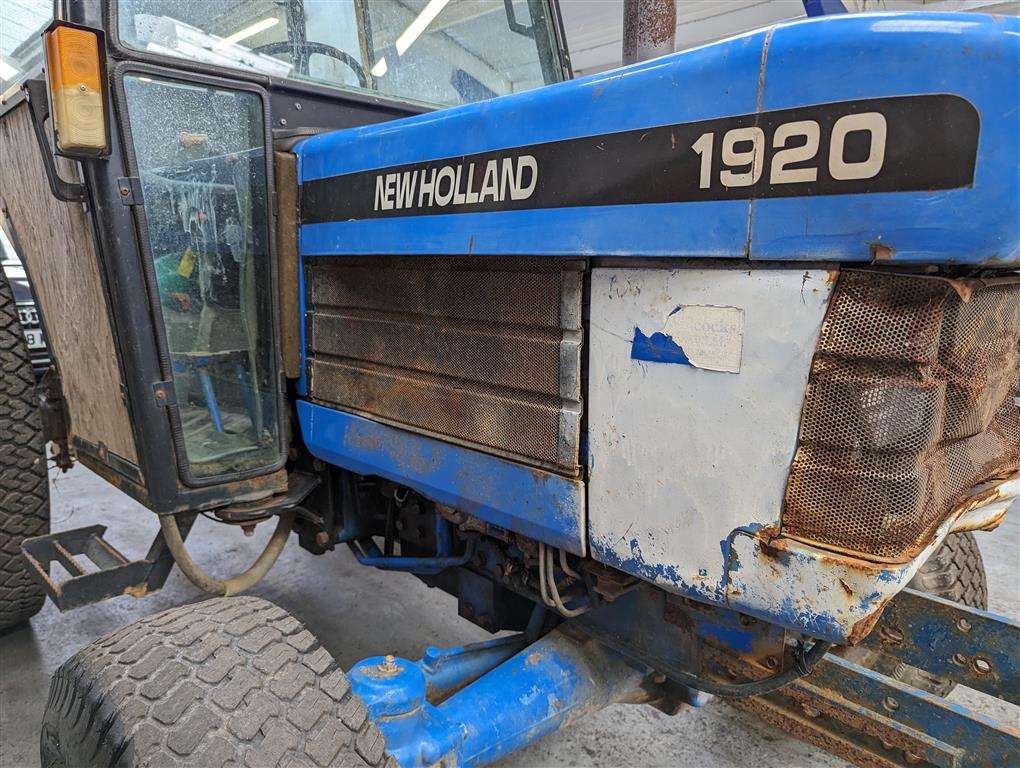 <p>2001 NEW HOLLAND</p>