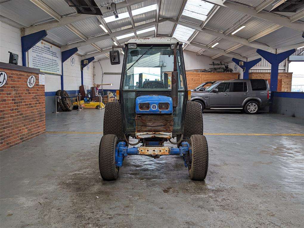 <p>2001 NEW HOLLAND</p>