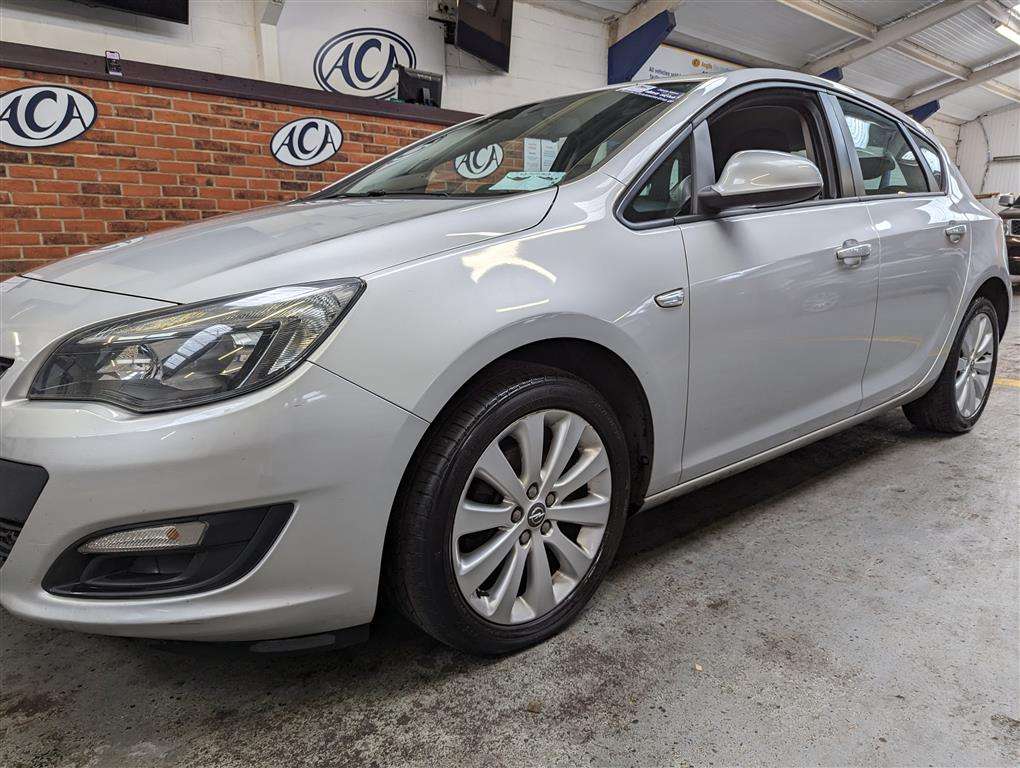 <p>2014 OPEL ASTRA</p>