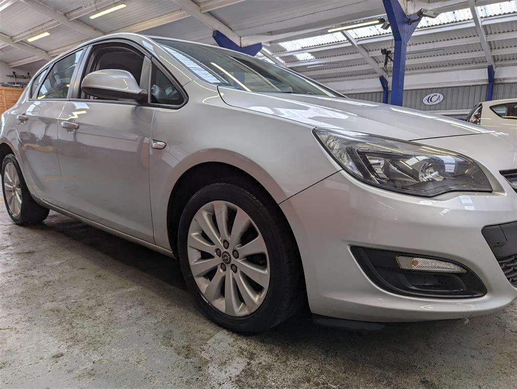 <p>2014 OPEL ASTRA</p>