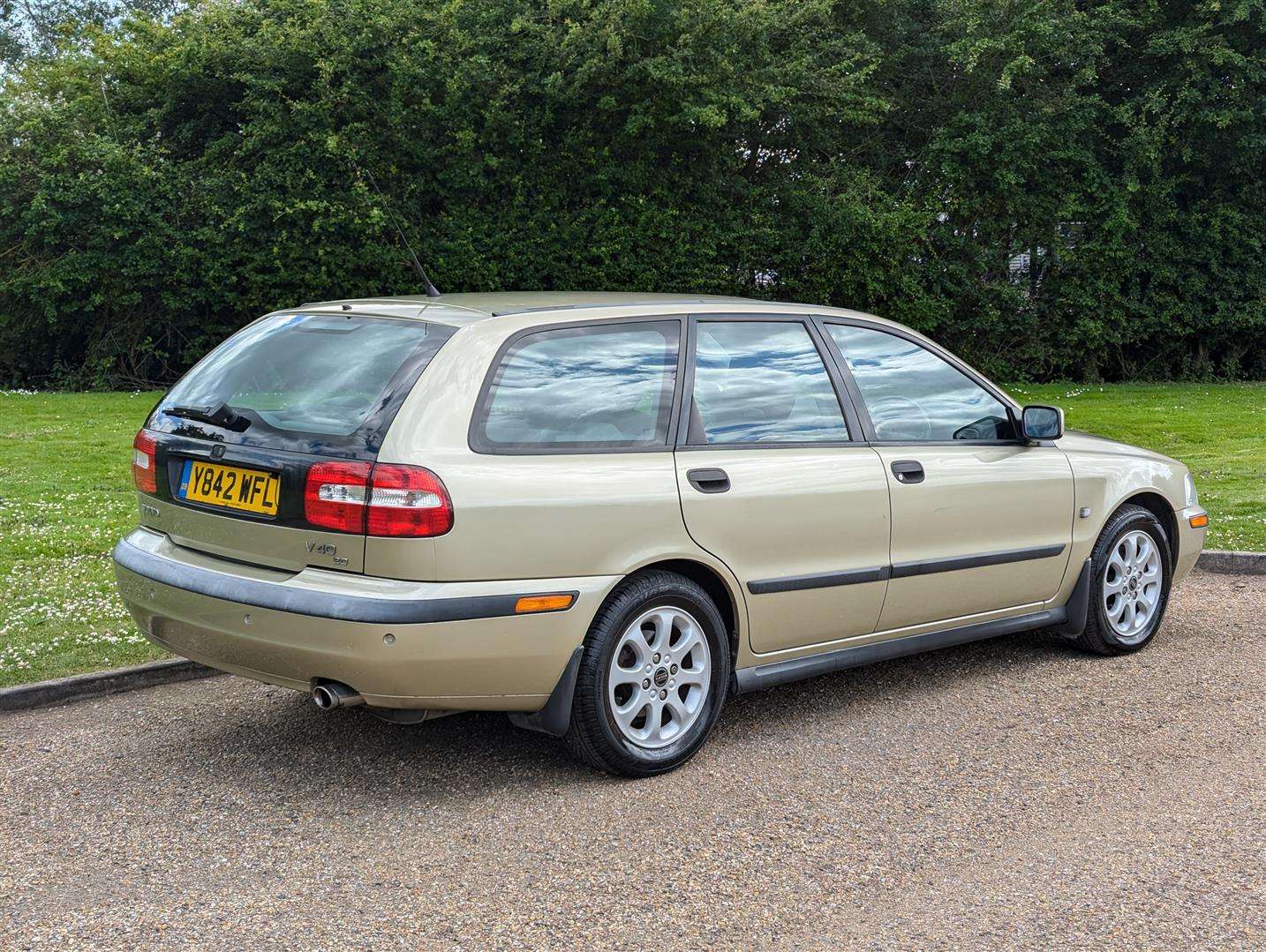 <p>2001 VOLVO V40 SE AUTO</p>