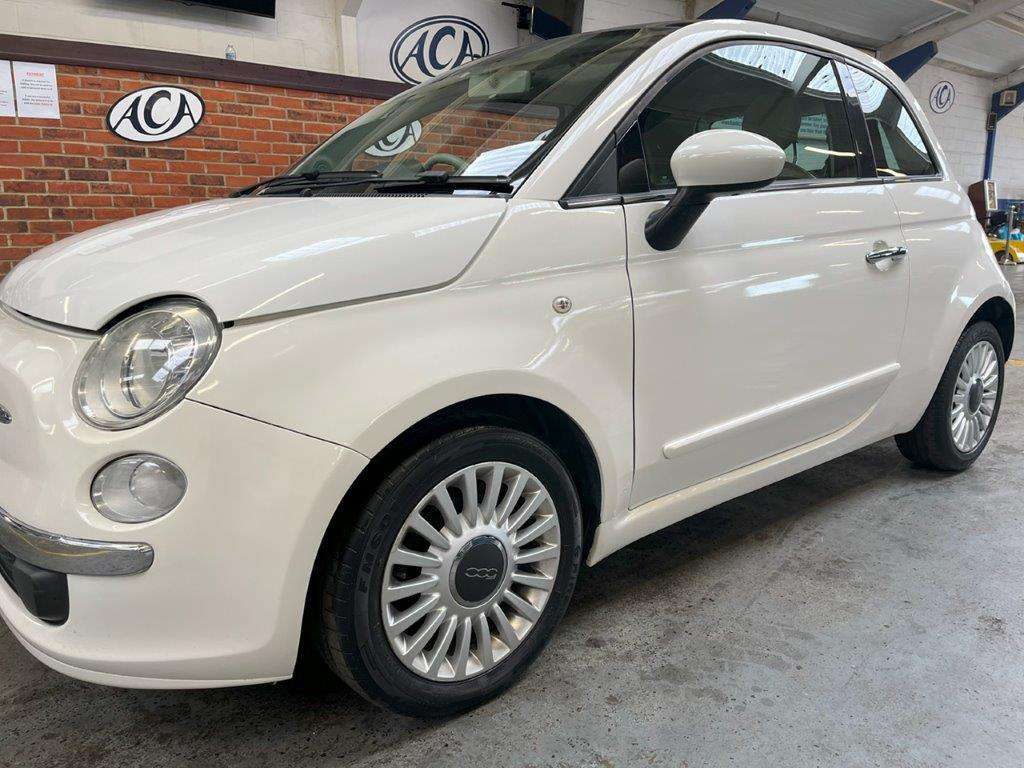 <p>2015 FIAT 500 LOUNGE *SOLD</p>