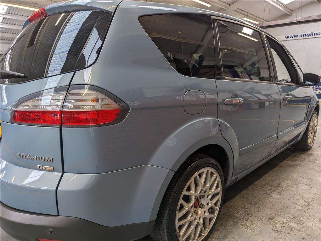 <p>2010 FORD S-MAX TITANIUM TDCI 143</p>