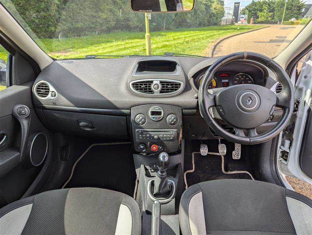 <p>2011 RENAULT CLIO RENAULTSPORT</p>