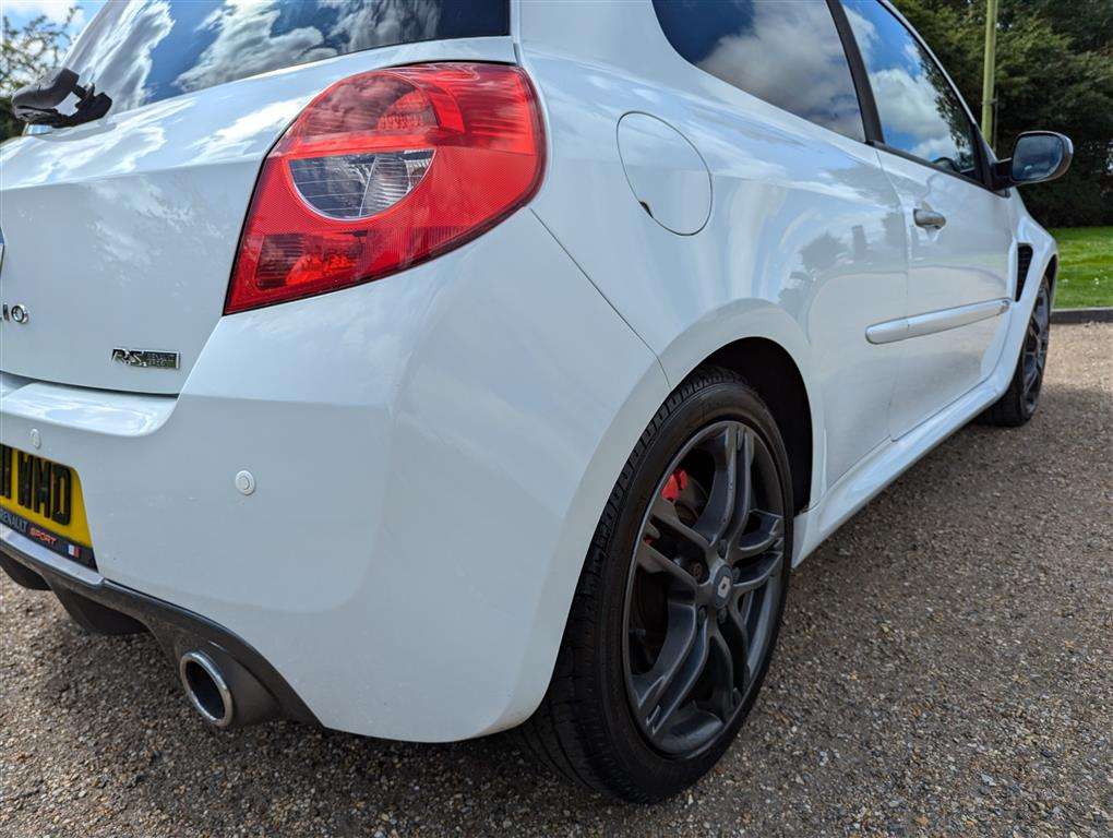 <p>2011 RENAULT CLIO RENAULTSPORT</p>