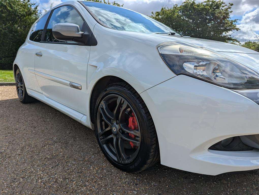 <p>2011 RENAULT CLIO RENAULTSPORT</p>