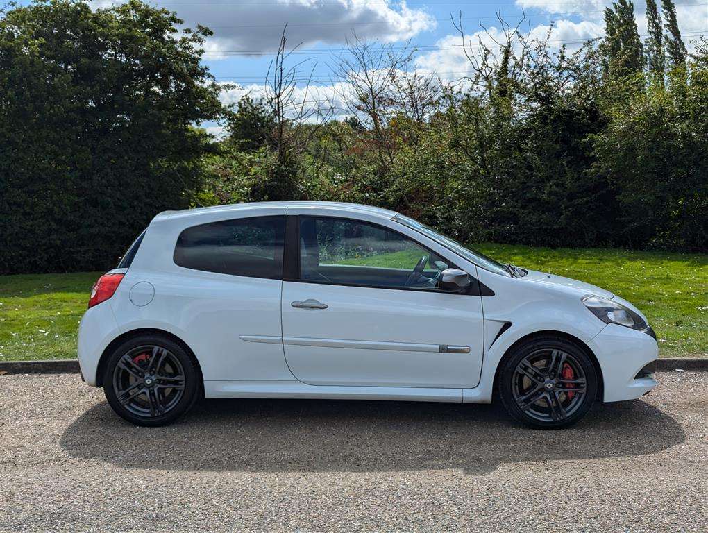 <p>2011 RENAULT CLIO RENAULTSPORT</p>