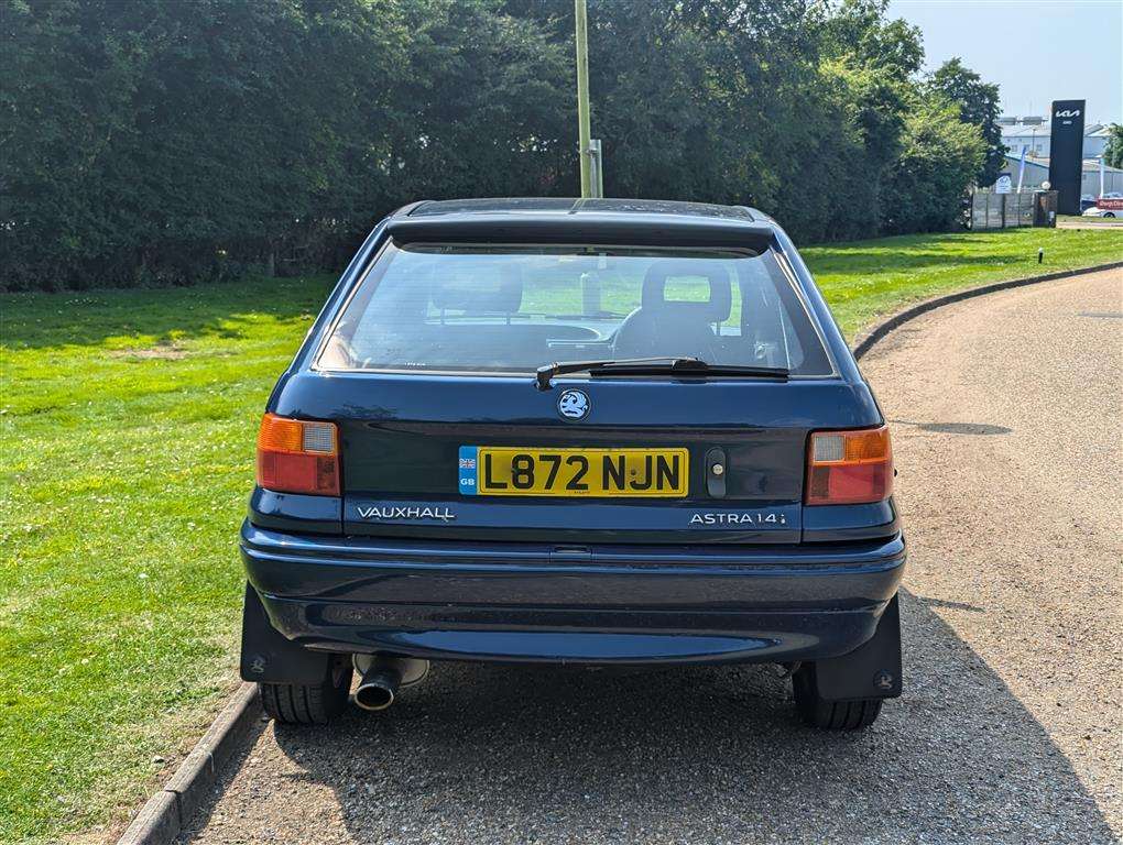 <p>1994 VAUXHALL ASTRA CESARO</p>