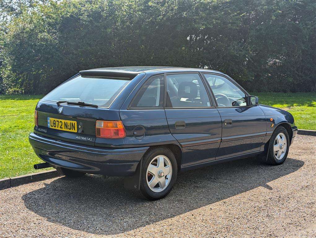 <p>1994 VAUXHALL ASTRA CESARO</p>