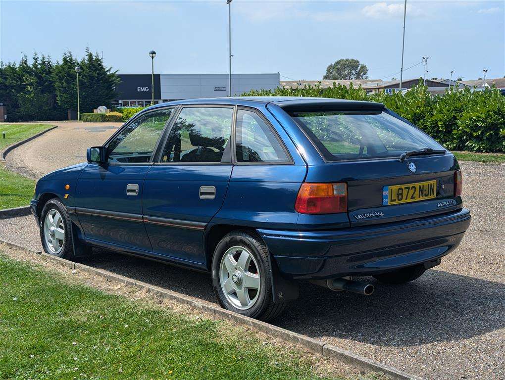 <p>1994 VAUXHALL ASTRA CESARO</p>