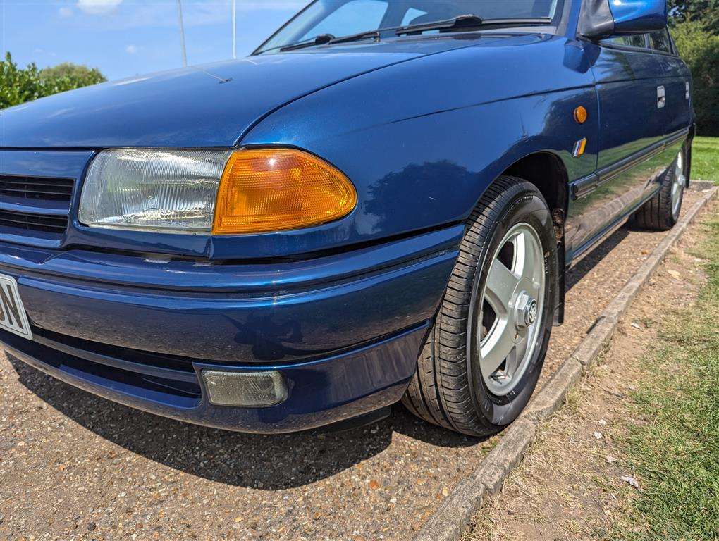 <p>1994 VAUXHALL ASTRA CESARO</p>