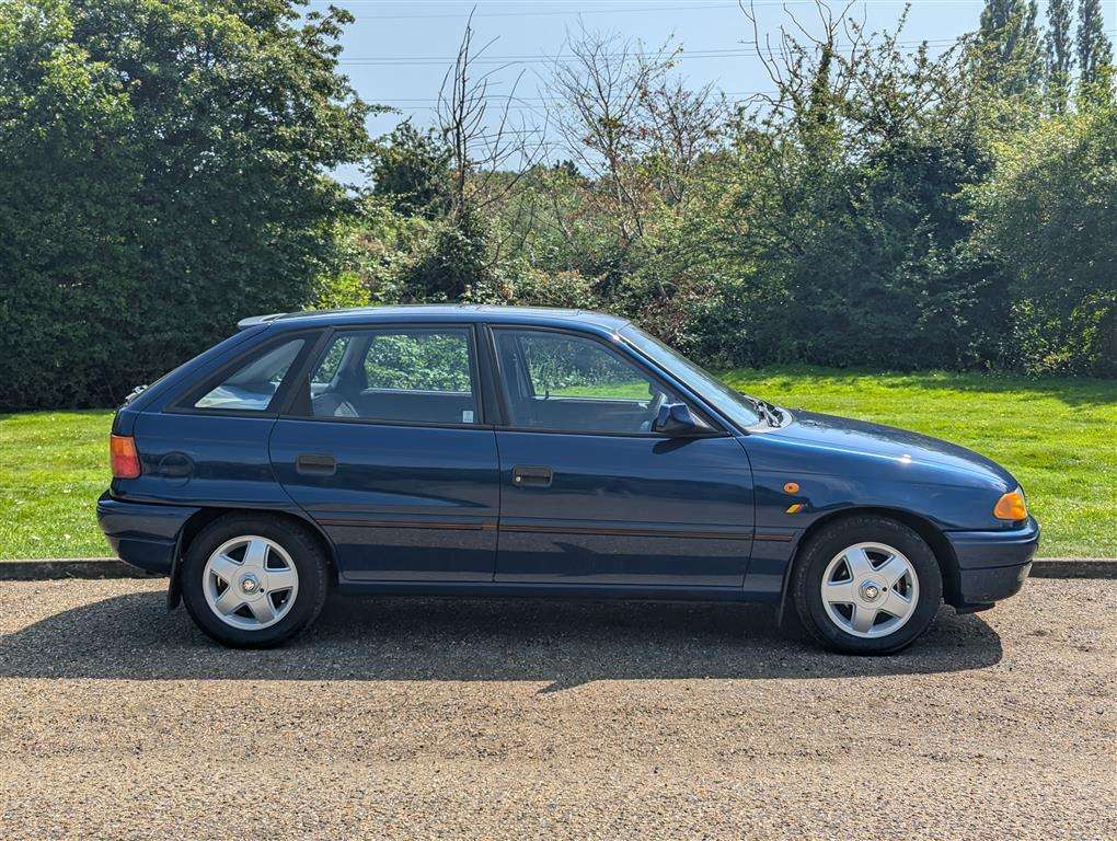 <p>1994 VAUXHALL ASTRA CESARO</p>