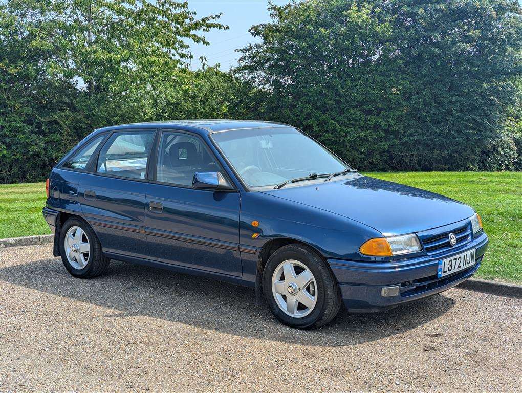 <p>1994 VAUXHALL ASTRA CESARO</p>