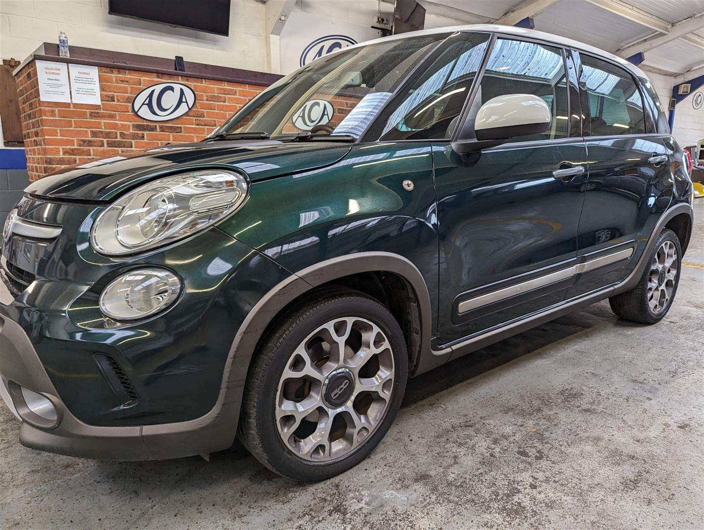 <p>2013 FIAT 500L TREKKING MULTIJET</p>