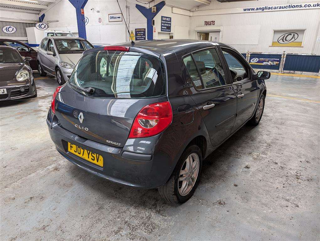 <p>2006 RENAULT CLIO</p>