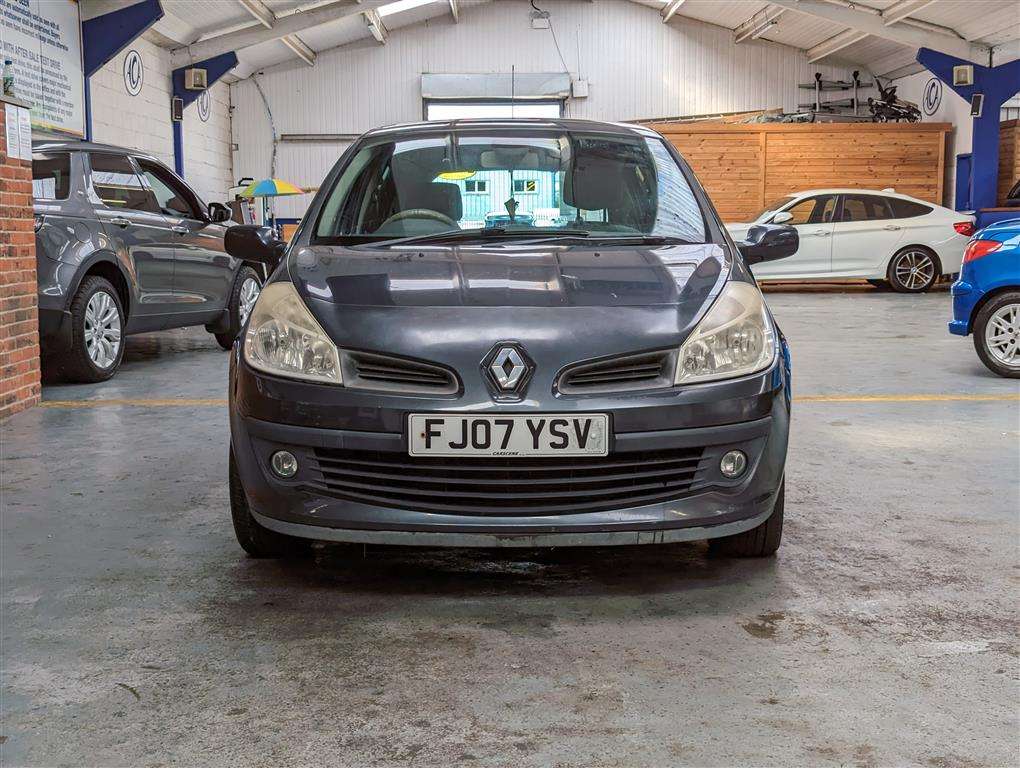 <p>2006 RENAULT CLIO</p>