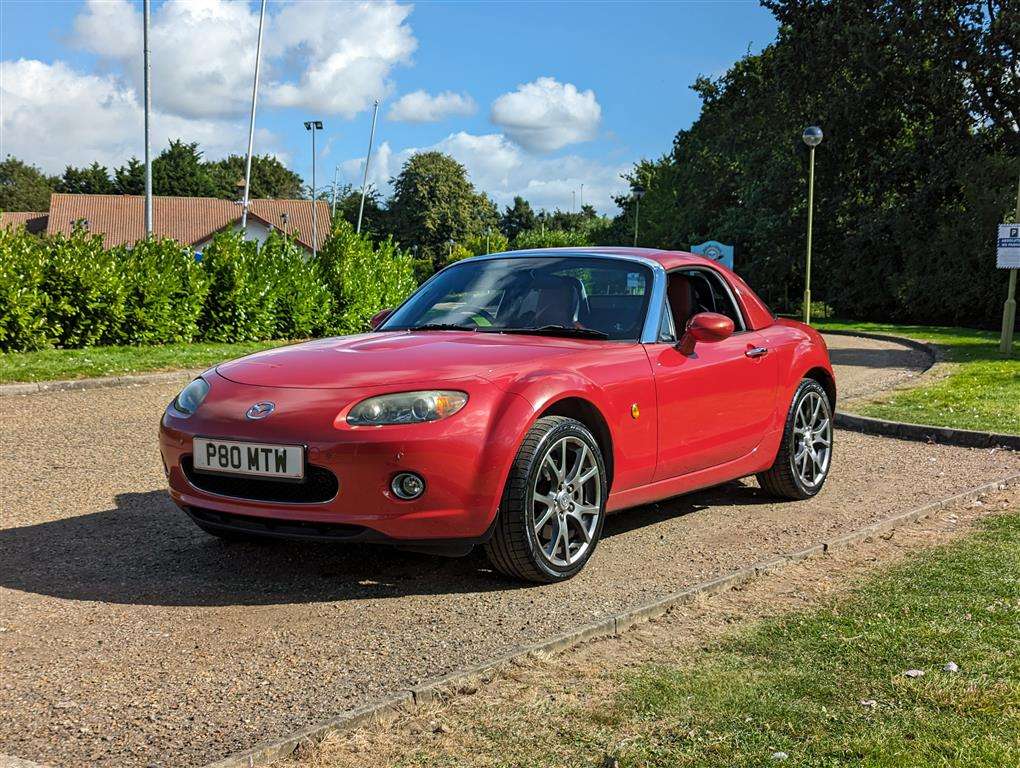 <p>2005 MAZDA MX-5 LAUNCH EDITION</p>