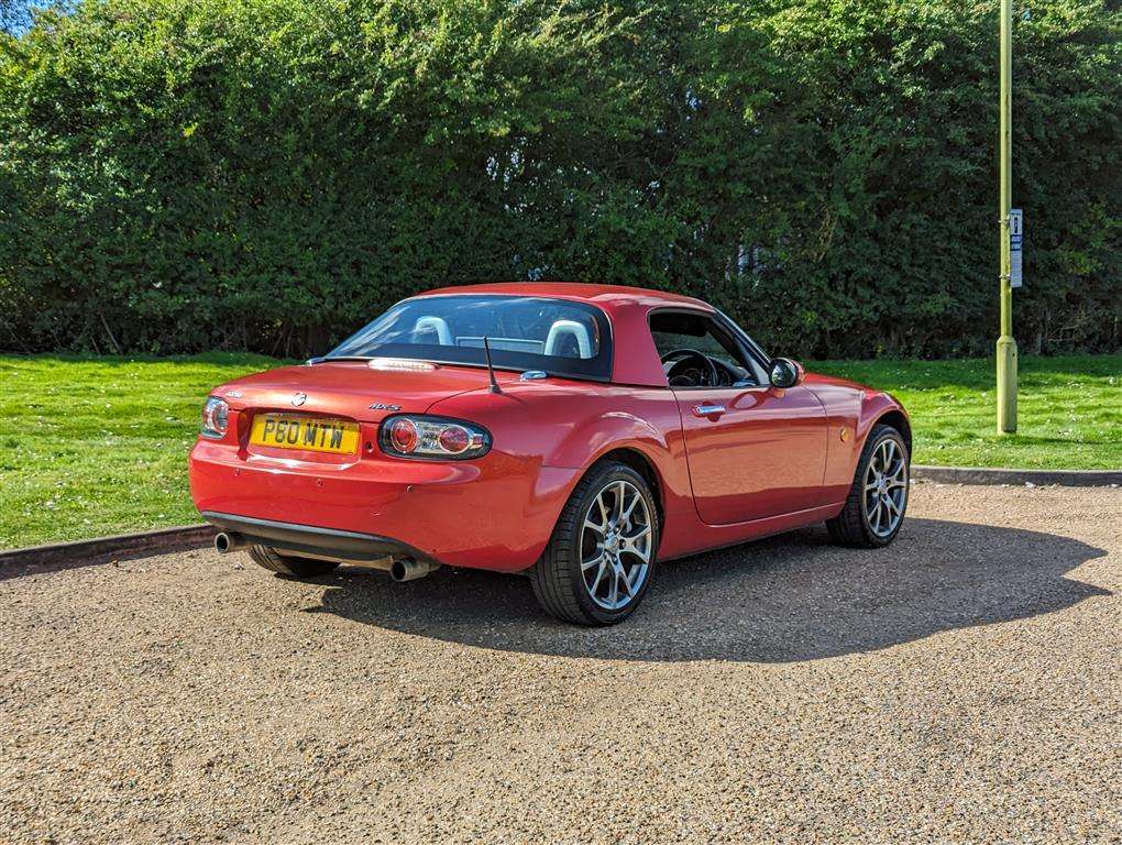 <p>2005 MAZDA MX-5 LAUNCH EDITION</p>