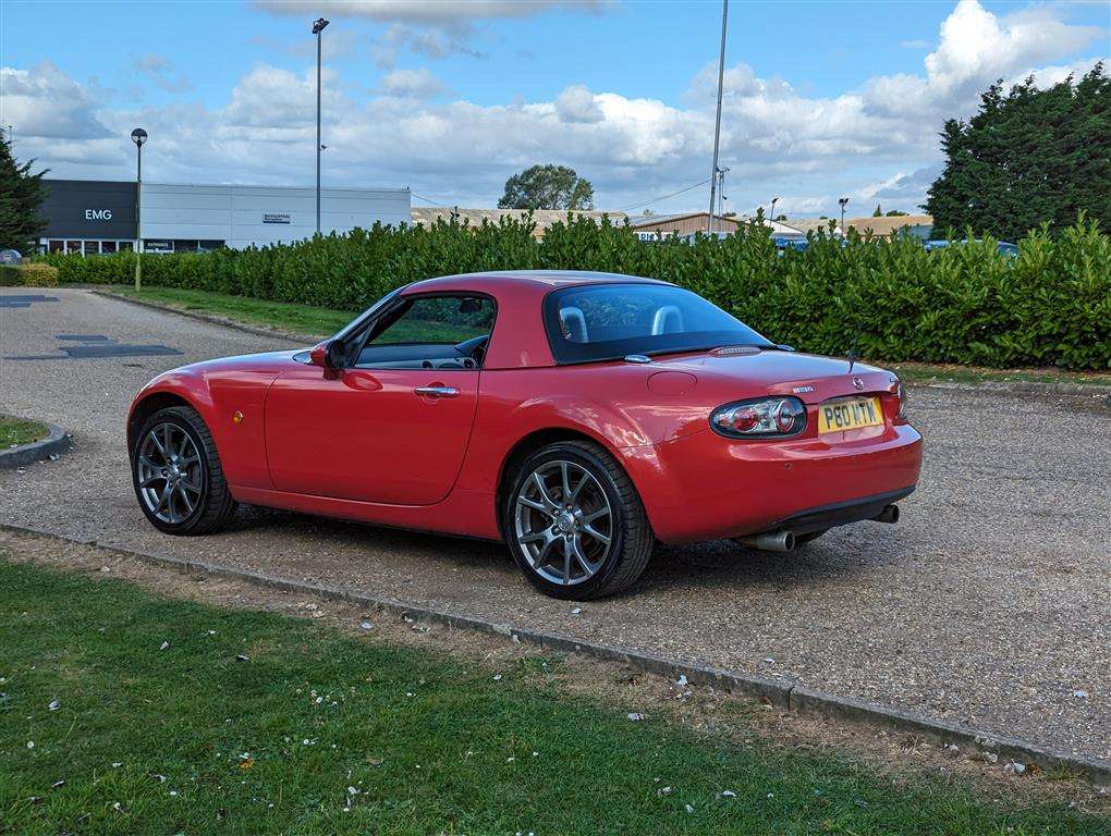 <p>2005 MAZDA MX-5 LAUNCH EDITION</p>