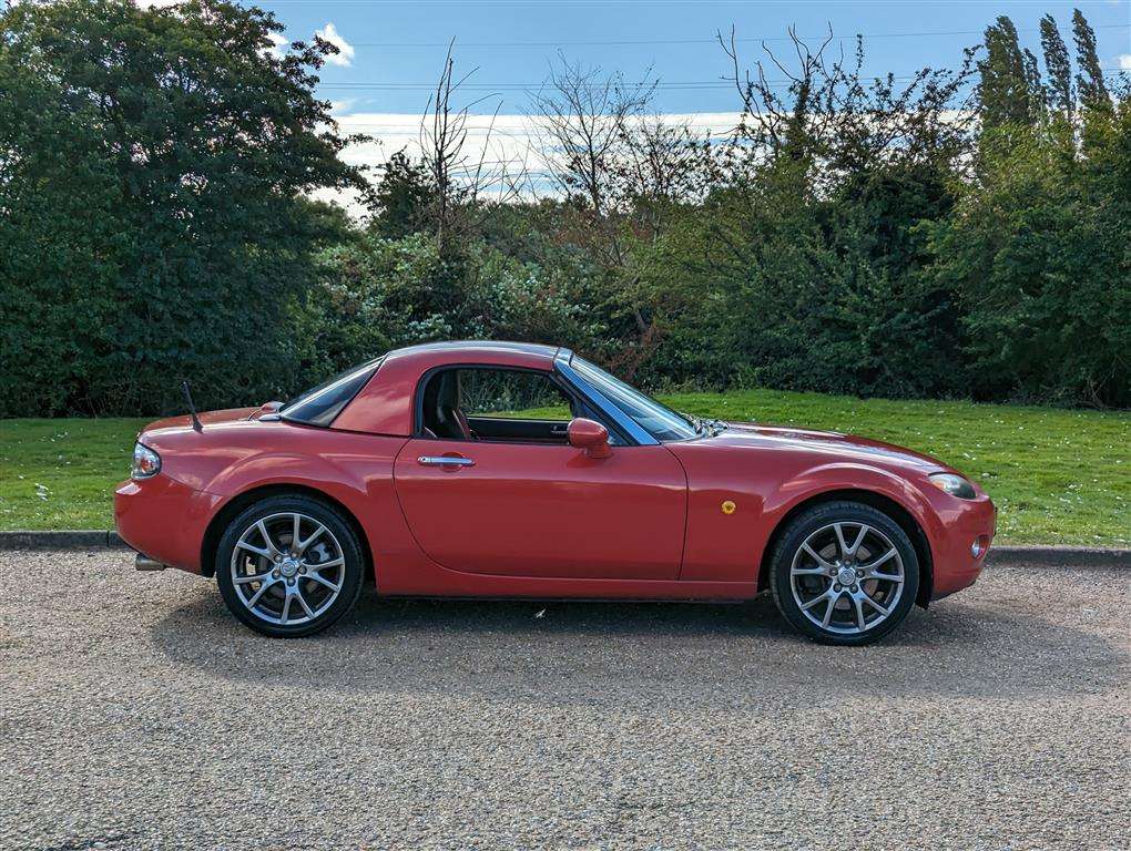 <p>2005 MAZDA MX-5 LAUNCH EDITION</p>