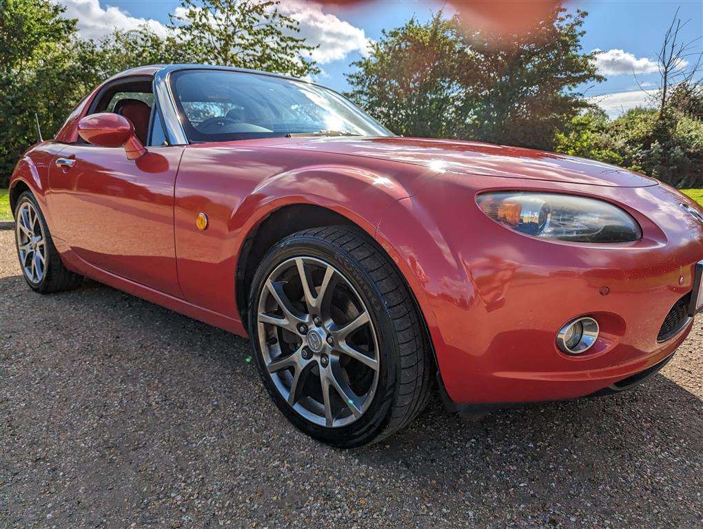 <p>2005 MAZDA MX-5 LAUNCH EDITION</p>