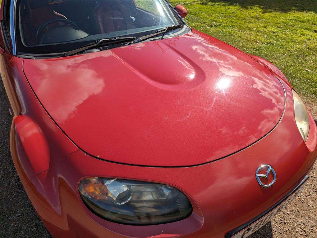 <p>2005 MAZDA MX-5 LAUNCH EDITION</p>