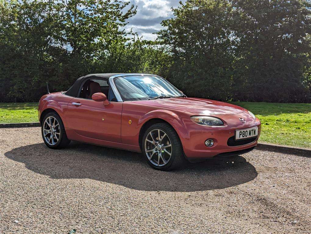 <p>2005 MAZDA MX-5 LAUNCH EDITION</p>