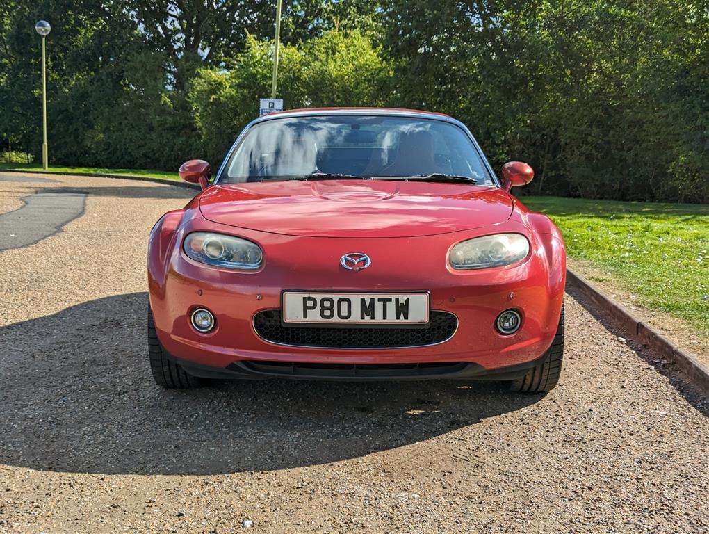 <p>2005 MAZDA MX-5 LAUNCH EDITION</p>