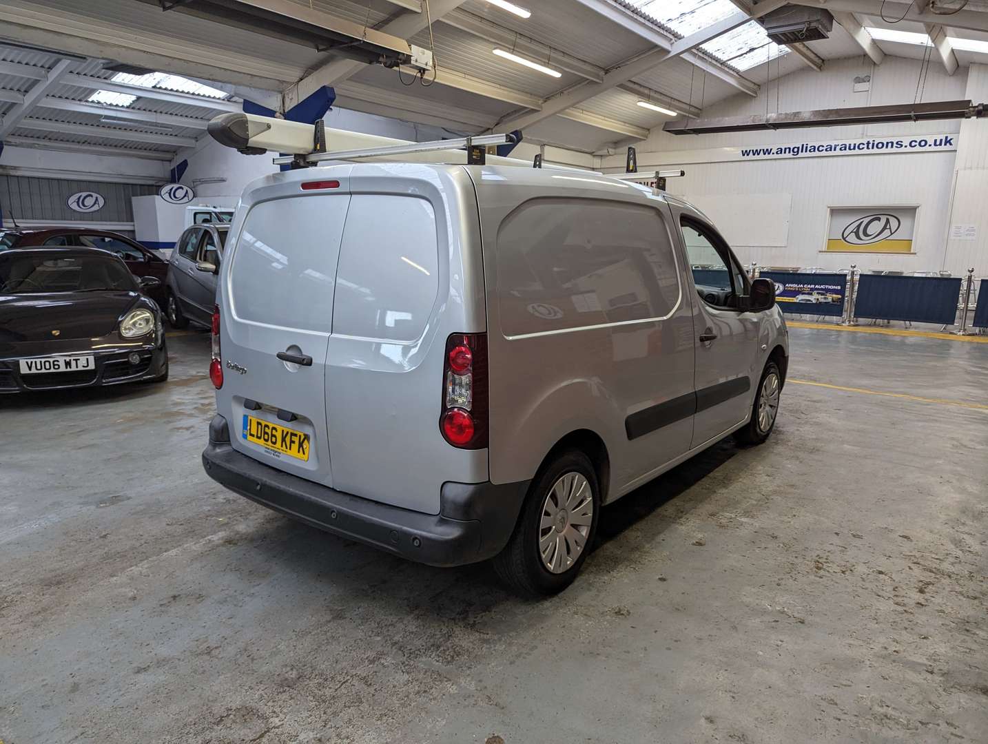 <p>2016 CITROEN BERLINGO 625 EN-PRISE BLU</p>