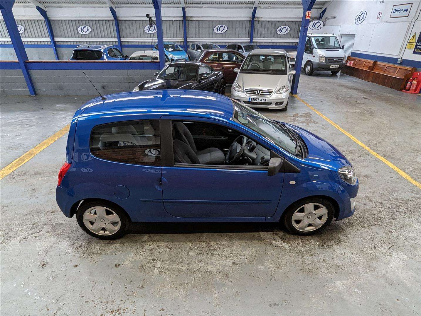 <p>2010 RENAULT TWINGO DYNAMIQUE 75</p>