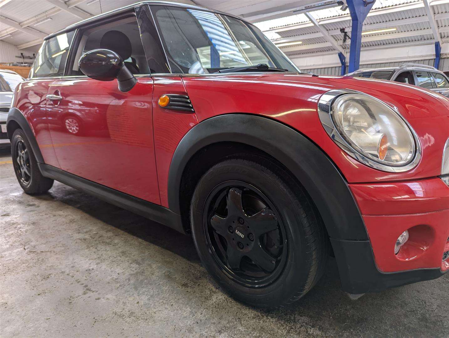 <p>2010 MINI COOPER D</p>