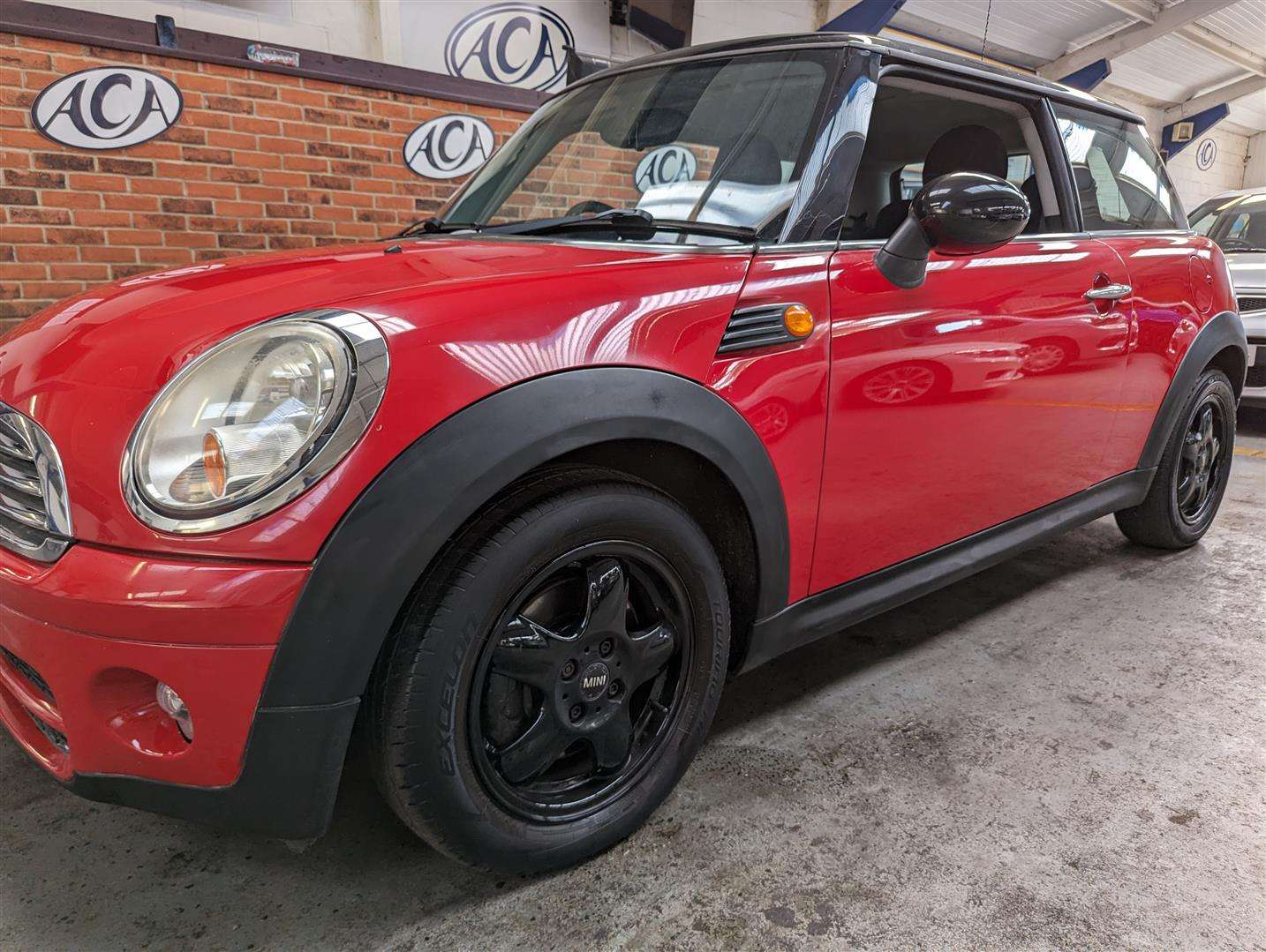 <p>2010 MINI COOPER D</p>