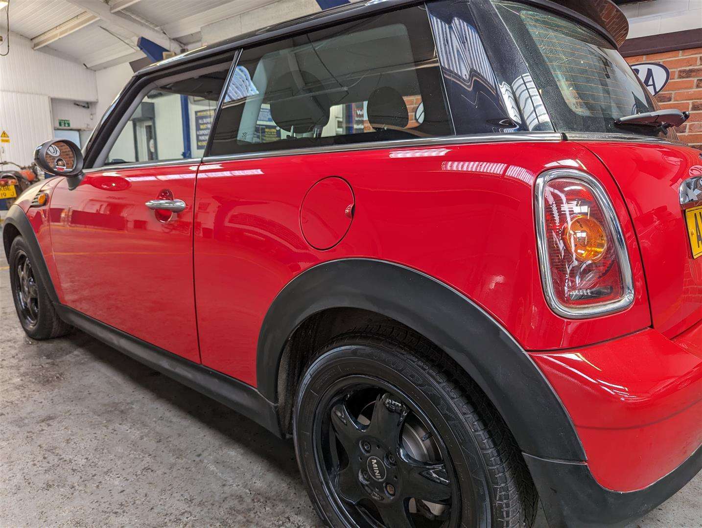 <p>2010 MINI COOPER D</p>