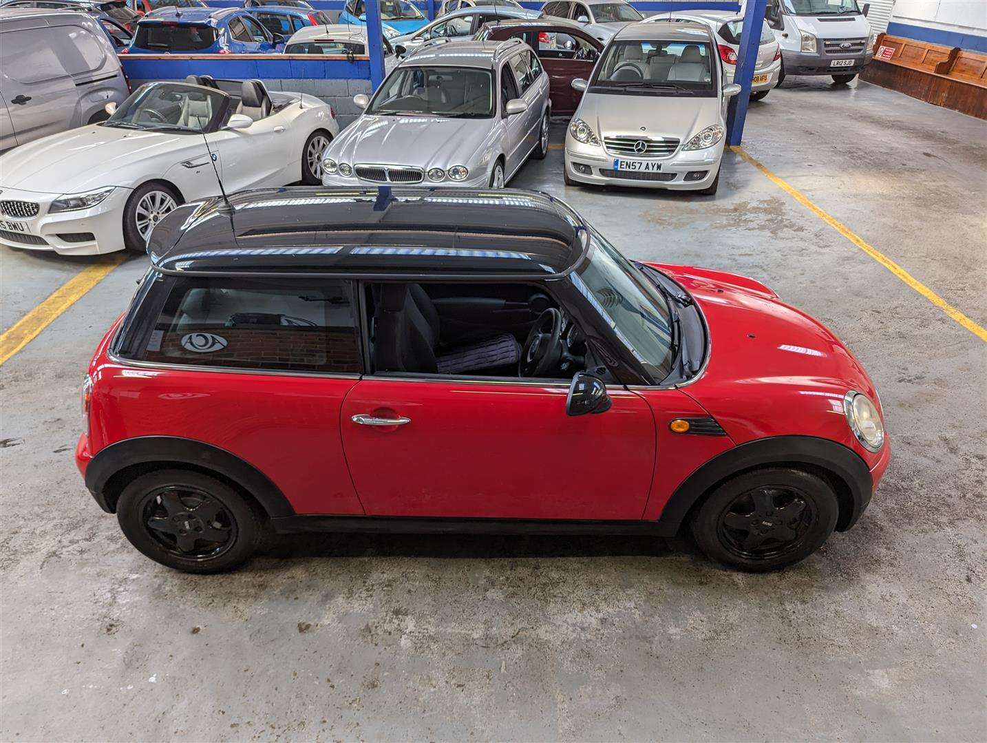 <p>2010 MINI COOPER D</p>