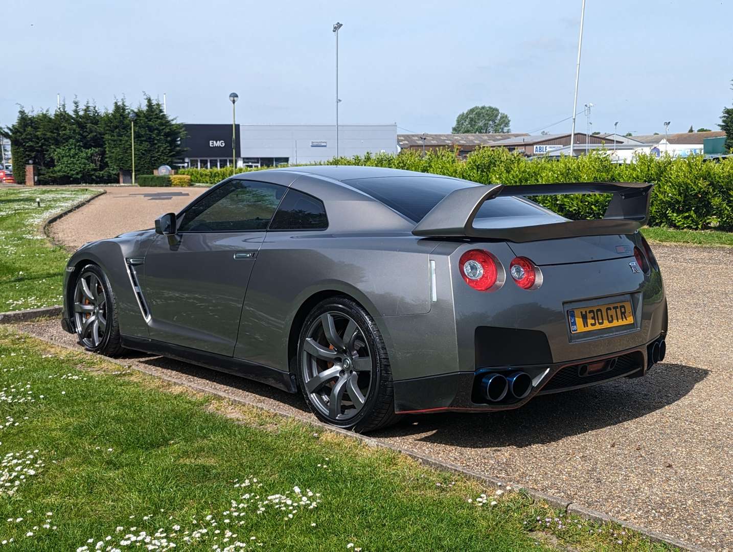 <p>2009 NISSAN GT-R BLACK EDITION S-A</p>